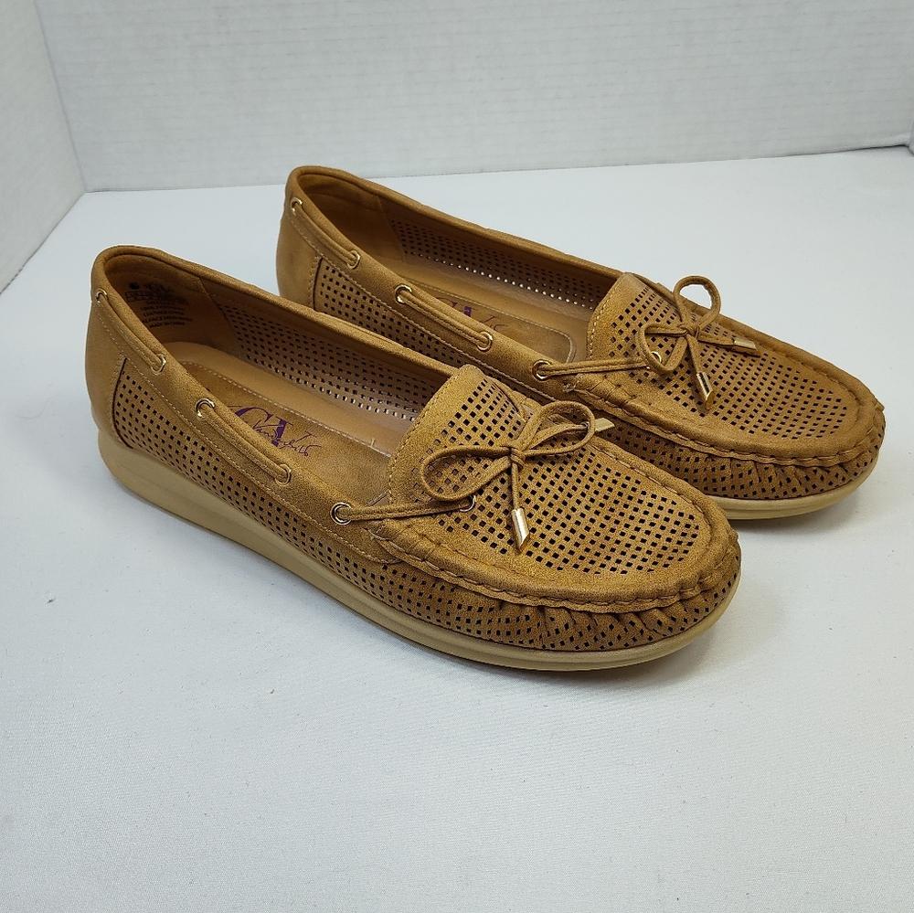 Gloria Vanderbilt Women's Tan Loafers "Shelley" Perforated Upper With Bow Sz 8